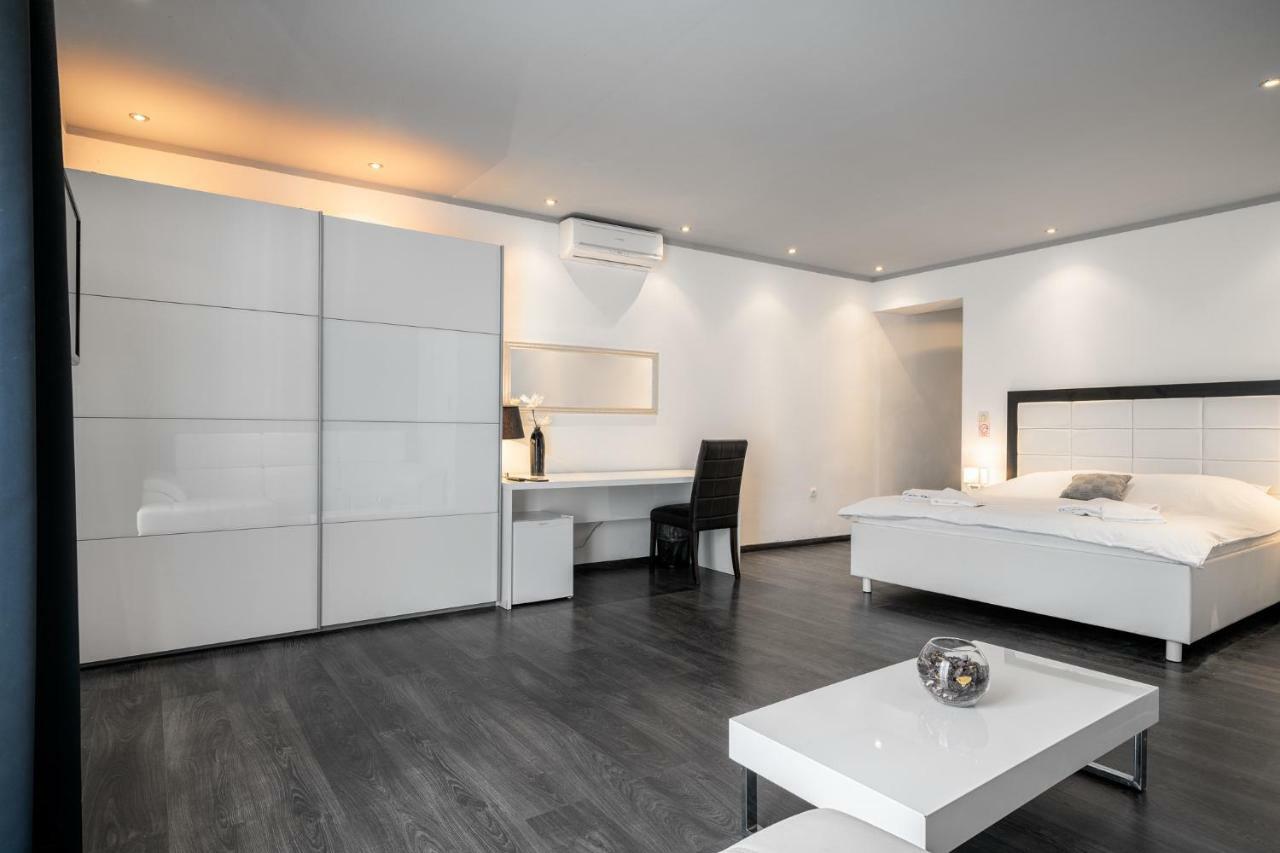 The Suites - Small Luxury Living Βόντιτσε Εξωτερικό φωτογραφία